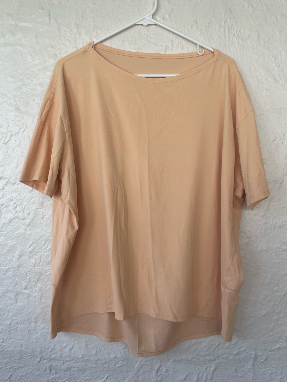 Lululemon Back in Action Short Sleeve Shirt Peach Size 12 Curved Hem Relaxed Fit